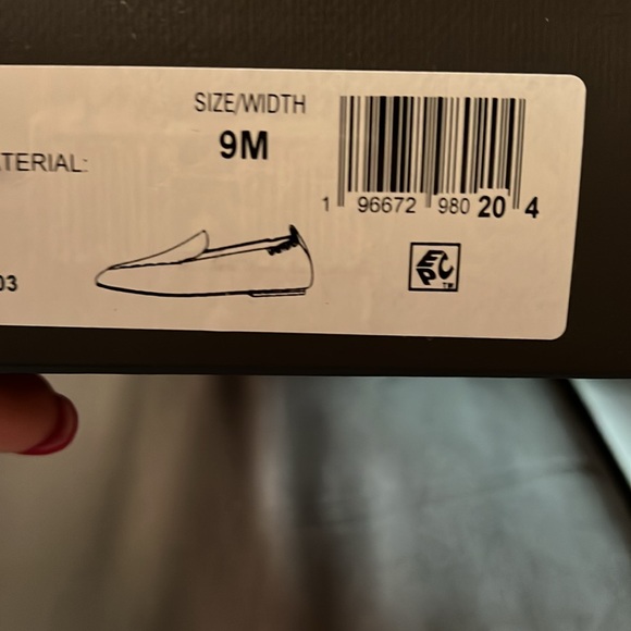 Vince Camuto New- Cay Flat black shoe 9M - Picture 5 of 5